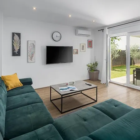 Studio Apartments Villa Valla - Free Bikes Fazana Exterior photo